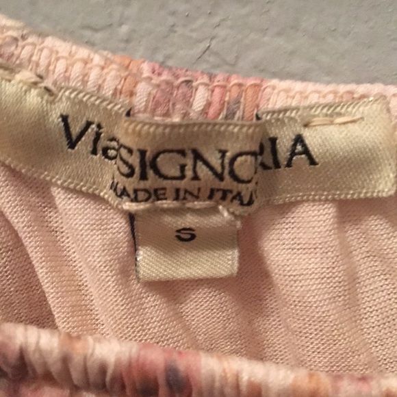 3/4 sleeve soft pint top with ruffled bottom. - Picture 2 of 3